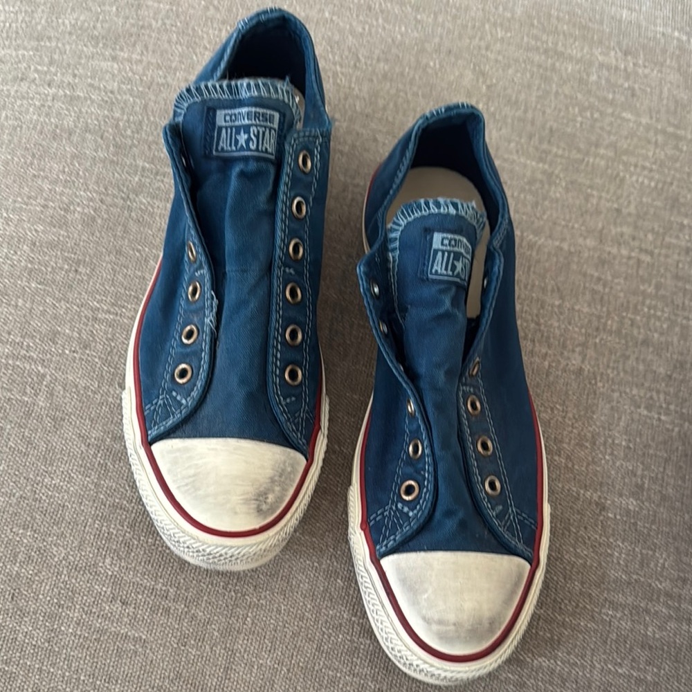Men’s Converse Blue Slip-On Sneakers Classic Design - Men’s size 8